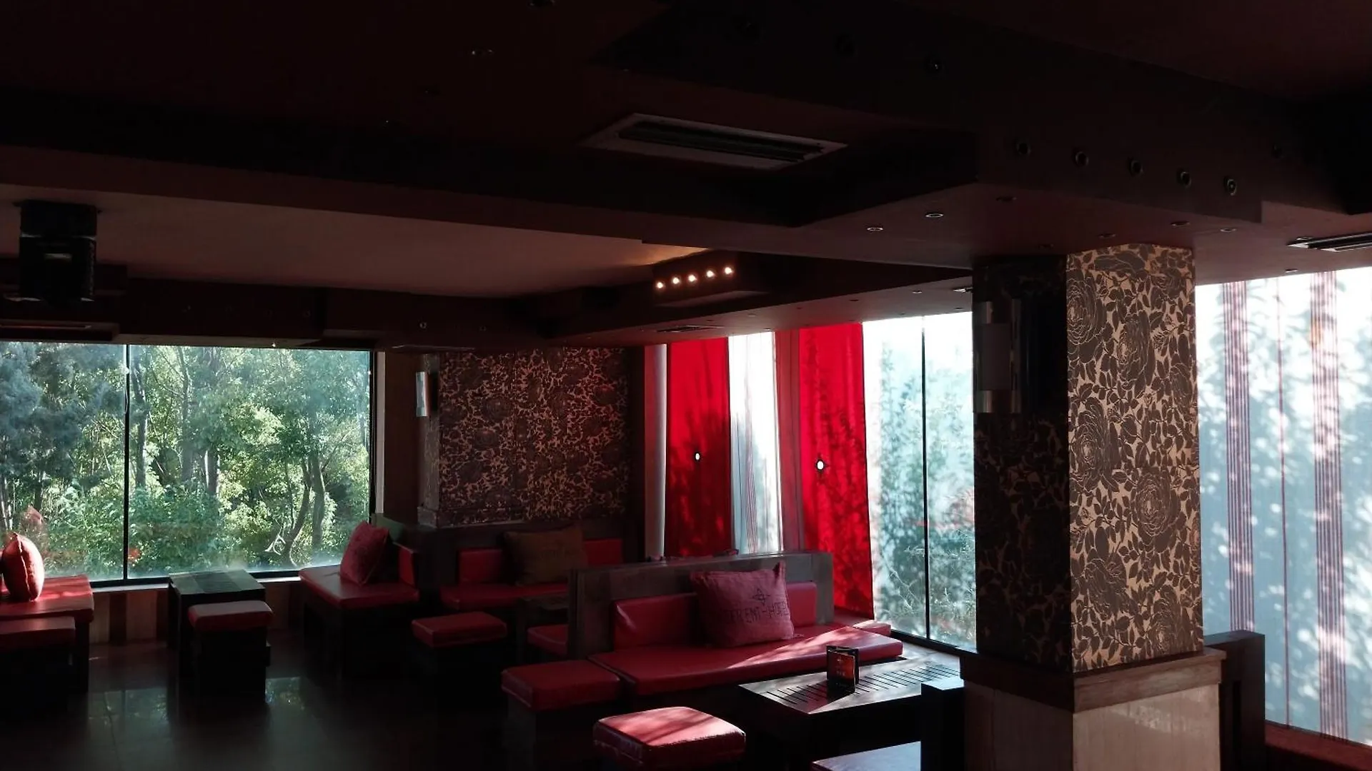 Hotel Different Divjake